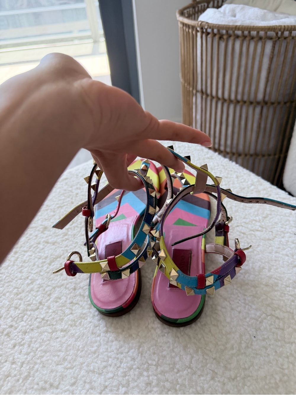 Valentino Garavani Multicolor Chevron Studded T-Strap Sandals - Picture 2 of 4